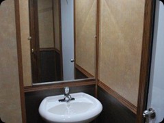 Executive-Restroom-Trailer-Inside2